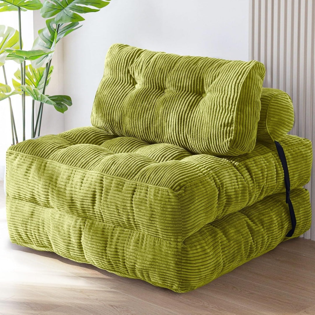 Das Sofa vereint Form und eine klappbare Konstruktion