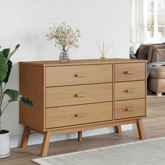 Das Sideboard zeigt Holzbeine in Braun
