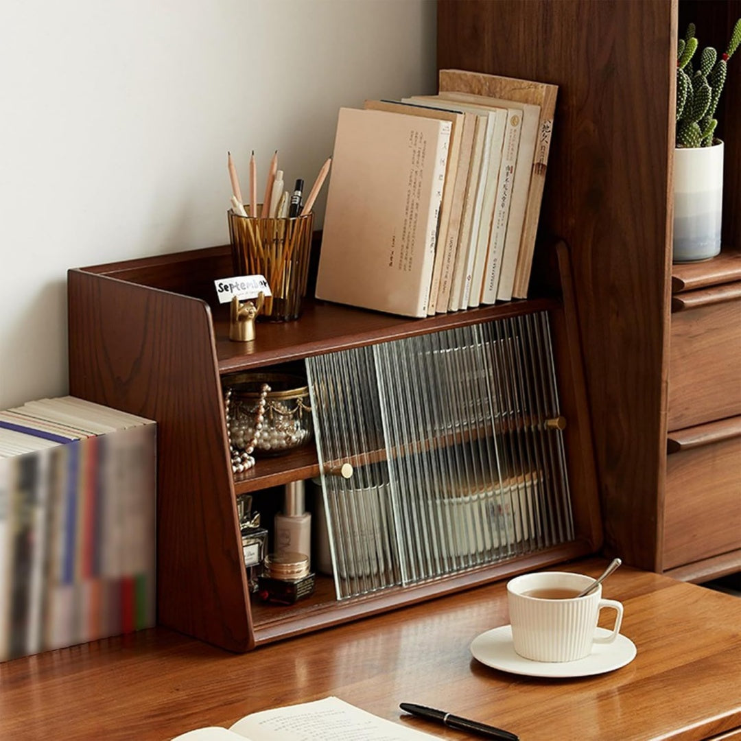 Schiebetueren praegen das Sideboard in Dunkelbraun