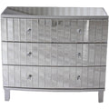 Das Sideboard vereint Schubladen mit einem Spiegel