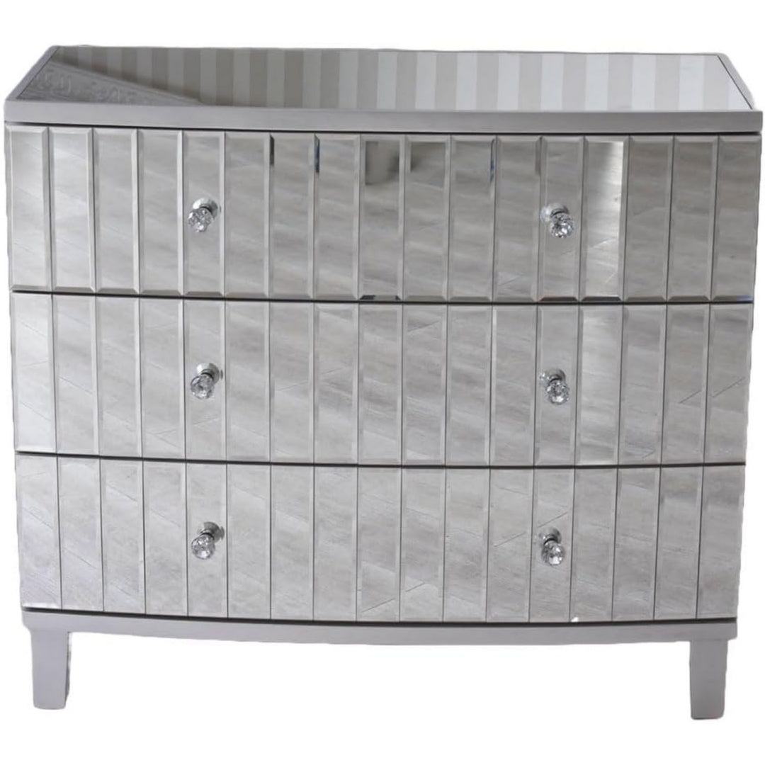 Das Sideboard vereint Schubladen mit einem Spiegel