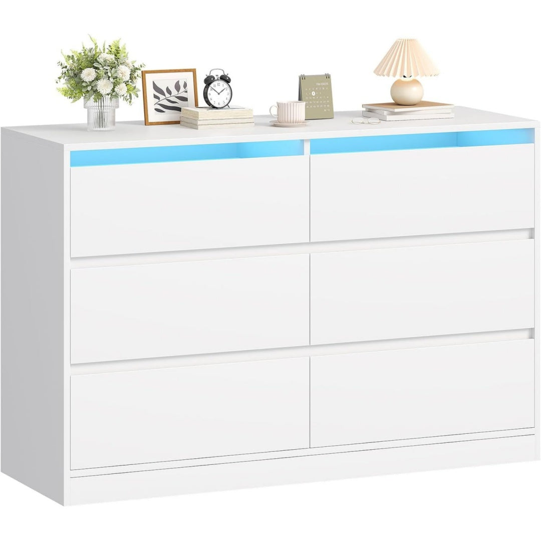 LED Beleuchtung trifft auf 6 Schubladen an dem Sideboard