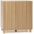 Das Sideboard setzt auf goldfarbene Griffe