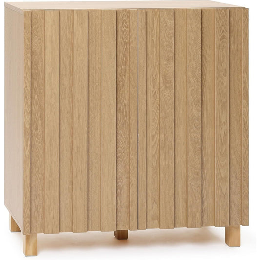 Das Sideboard setzt auf goldfarbene Griffe